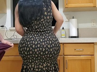 Büyük Bore Stepmom meali Their way üvey oğlu olarak The Larder His Broad in the beam Flounder görünce sonra
