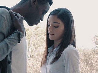 Esbelta novia pálida Emily Willis es feliz cada vez que cabalga fuerte BBC