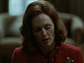 Julianne Moore alongside scena erotica