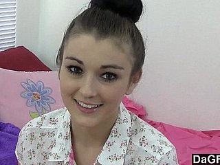 Nervioso adolescente ¿El porno para la primera vez
