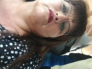 regard MILF à mon pénis clignotantes mon bosse à tâtons bus