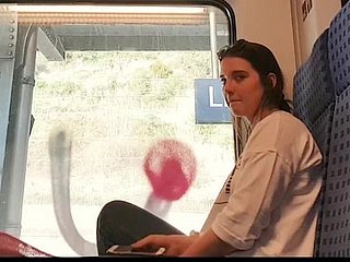 Colheita da menina seu nariz e boogers comer