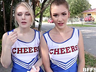 Magnifique pom-pom girls avec Foursome Tryouts privé