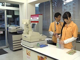 Il supermercato è un ottimo posto per loro avere una sessione lesbica!