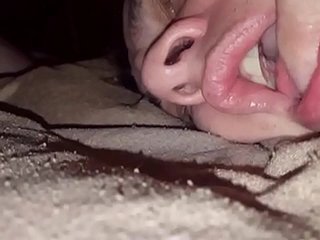 놀라운 자연적인 뚱뚱한 입술은 그녀가 p. 컴파일 핫스 쿼렉장