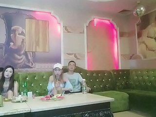 Chińskie KTV Weirdo Group Coitus Siedząc Lassie 4p