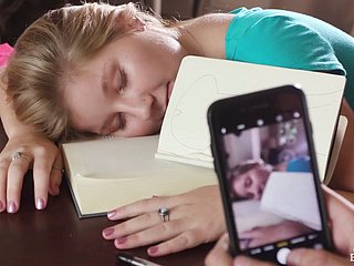 Charmante Hottie Vienna Pinkish geniet overconfidence een enorme harde penis