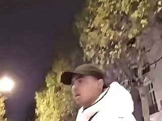 3Girls von Morroco Twerking, der den Arsch upon der Öffentlichkeit zeigt