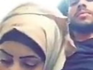 X-rated Hijabi Menyedot