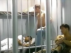 Mabuk Sailor Fucked dalam Sel Army