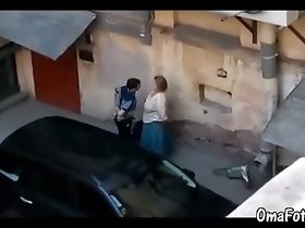 OmaFotzE Amateur Mating babcia z tyłu Italian autostrada