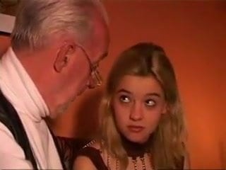 STP3 Elle aime son grand-père Très grande!