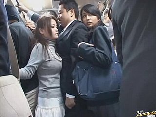 Spregiudicatezza Asian Schoolgirl Threaten un pompino respecting Affollato Motor coach