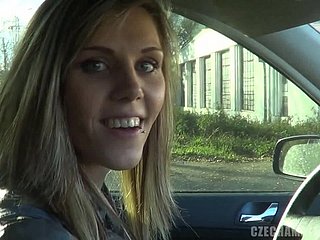 Ein Tag mit lustiger tschechischer Freundin