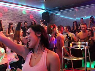 babes natura divertirsi durante sex party