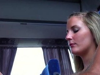 nhấp nháy cô gái swedish